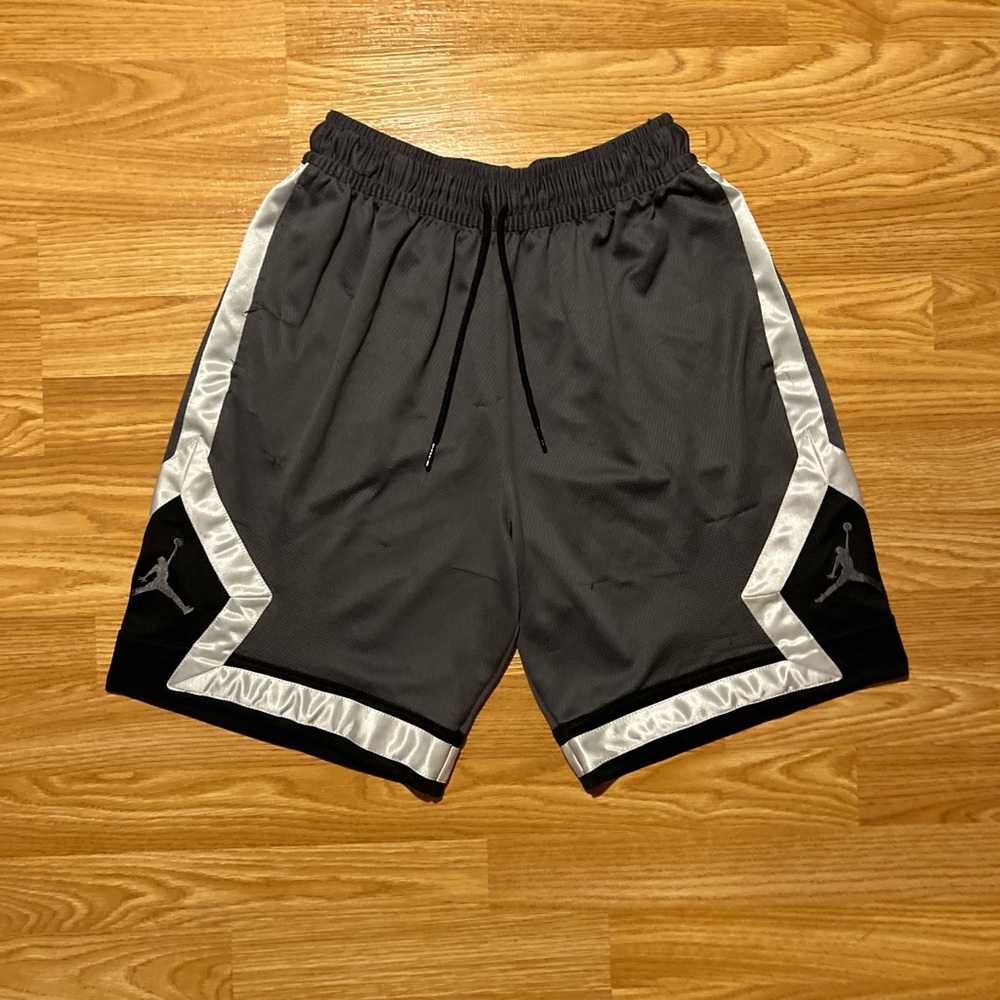 Air Jordan standard fit comfy shorts